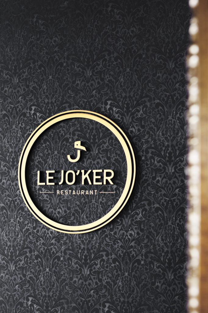 des-ronds-dans-l-eau-grand-hotel-perros-guirec-signaletique-le-joker